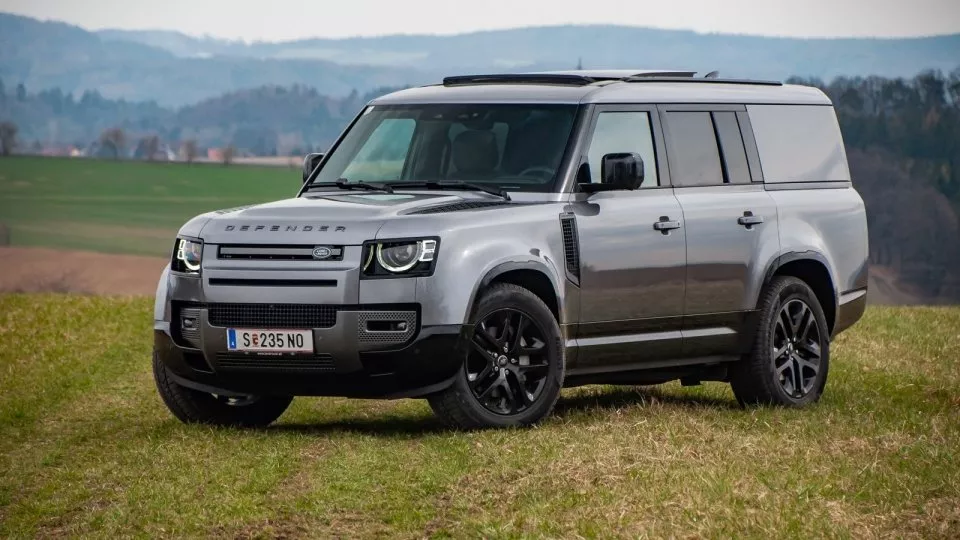 Land Rover Defender 130 Outbound