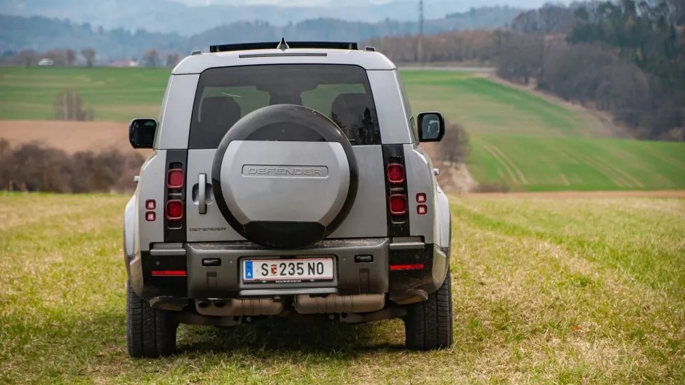 Land Rover Defender 130 Outbound