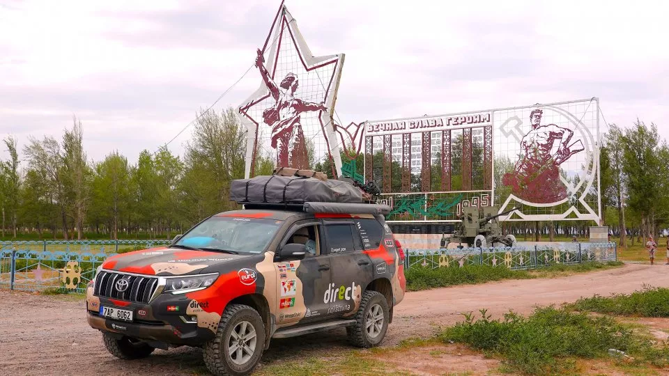 Issyk-Kul Fotr na tripu Toyota Land Cruiser