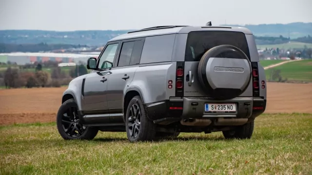 Test: Land Rover Defender Outbound je skvělé auto na spaní i cestování. Chyby se ale najdou