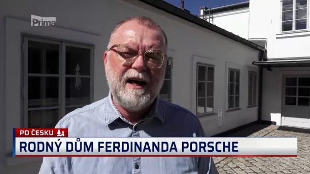 Automobilový génius a jeho dům. Uprostřed pokoje má vítězné auto z 24 hodin Le Mans