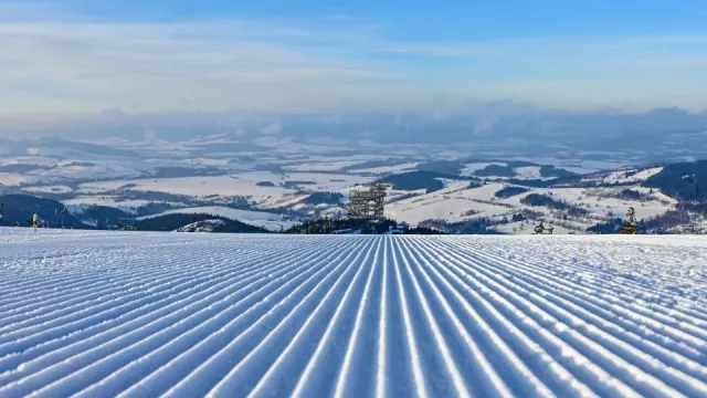 České skiareály a zimní sezona 2023/2024: Nové sjezdovky, nové lanovky a většinou staré ceny