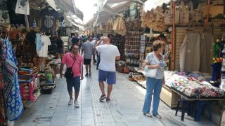 Čtvrtstoletí na Krétě, kapitola druhá: Jak vyřešit auto nebo pokuty a kde jsou ty nejlepší trhy?