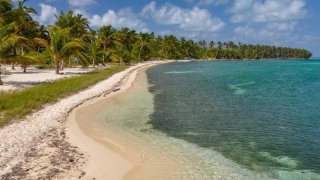 Fascinující Belize: Od potápění a pozorování ryb po cákání barvou po ostatních v ulicích