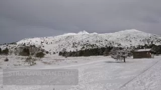 Etna nabízí spoustu atrakcí včetně lyžování s výhledem na moře a doutnající krátery