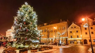 Vánoční trhy na Staromáku? Ne, díky, raději obytňákem do romantických Loun