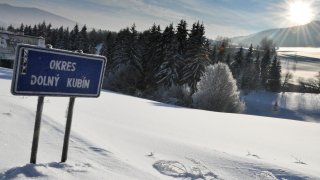 Zprávy o tom, že na Slovensku už nestačí zimní pneumatiky M+S, nejsou pravda. Máme přesné informace