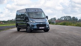 Na trh přichází nová velká dodávka Toyota Proace Max. V ČR z ní bude vznikat nové obytné auto