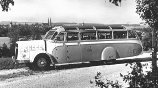 Luxusní cestování 30. let: Autokar Škoda s karoserií od Sodomky jezdil nejen ve službách Čedoku
