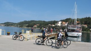 Cyklovýlet ve znamení vína a ústřic. Projeli jsme na kole chorvatské perly Pelješac a Korčulu