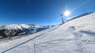 Bansko: bulharská lyžařská nirvána ve velehorách. Areál je tak veliký, že vy i vaše lyže zabloudíte!