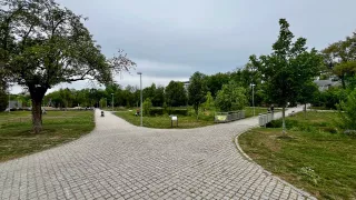 Ulice Ivana Hlinky a park