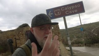 Tady by chtěl být v zajetí asi každý. Jeskyně nymfy Calypso na ostrově Gozo je v úžasném prostředí